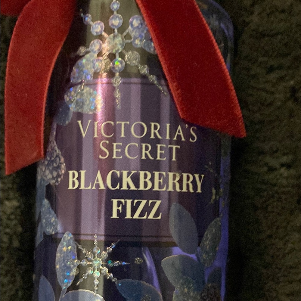 Victoria's Secret Blackberry Fizz Fragrance Mist - Purple & Gold with Red Bow - Picture 2 of 3